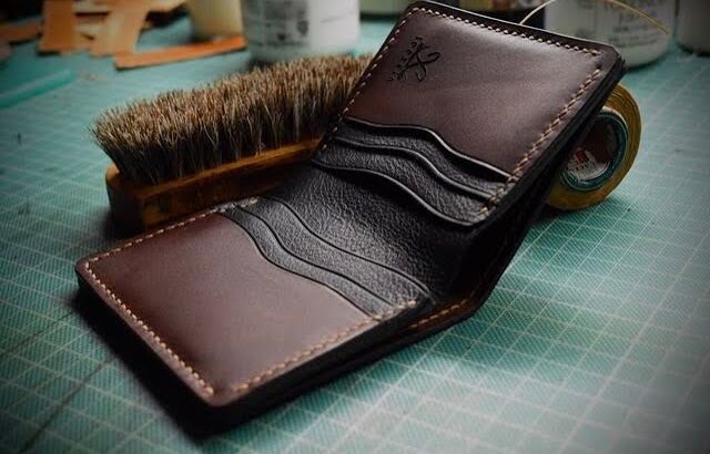 How i make a HANDMADE small LEATHER Wallet/Leather Craft/