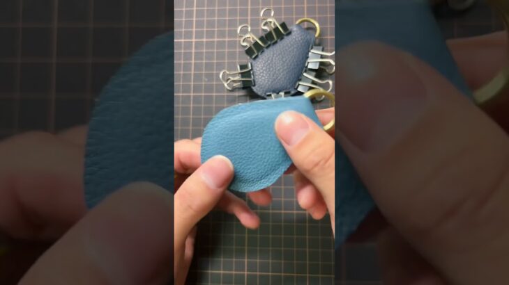 2人でお揃いのあんこ入りキーホルダーでパートナーを虜に #leathercraft #レザークラフト#キーホルダー#ストラップ