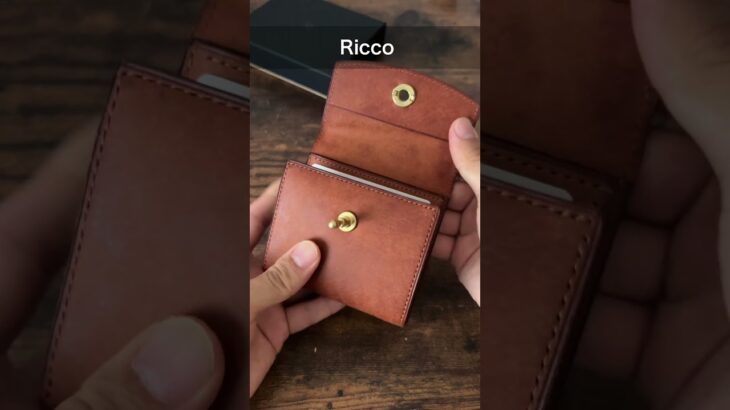 イタリアンレザーマルゴーを使用したユニークなデザインの革財布/BRUSH/Ricco #革財布 #wallet #革小物 #財布