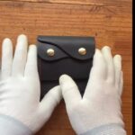order品です。 仕事用を注文して下さいました。入れるモノをお聞きしてお作りしました。仕事に資格証をたくさん入れておかないといけないのだそう。黒革に赤糸はやはりgood。