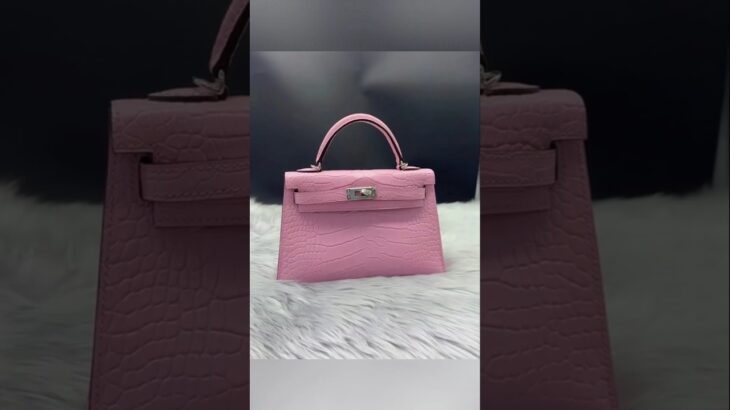 Do you like this matte crocodile leather Kelly handbag?