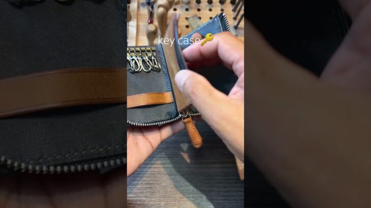 イタリアンレザーの多機能キーケース🔑手縫いで仕立てました🪡 #leatherwork #leathercraft #felmano#革福商店#手縫い革製品#キーケース#多機能キーケース#short